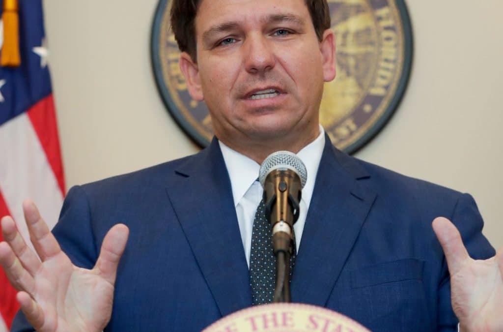 Expertos en salud se unen a Ron DeSantis en vísperas de la reapertura