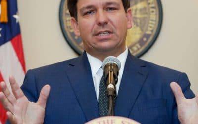 Expertos en salud se unen a Ron DeSantis en vísperas de la reapertura