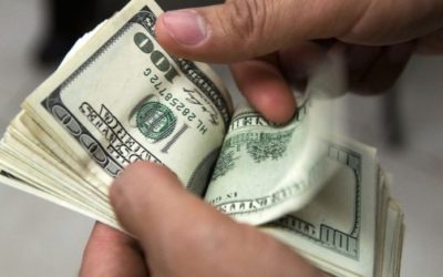 Economistas consideran que deben sincerarse procesos en dólares en Venezuela