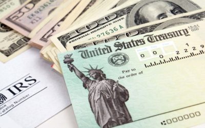 IRS: Ya están llegando a las cuentas bancarias primeros cheques de estímulo de $1,400