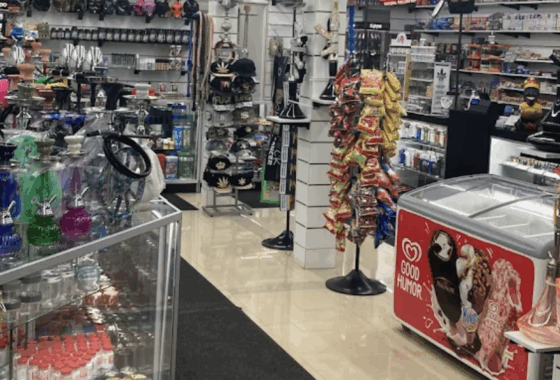 Tienda de conveniencia con Smoke Shop