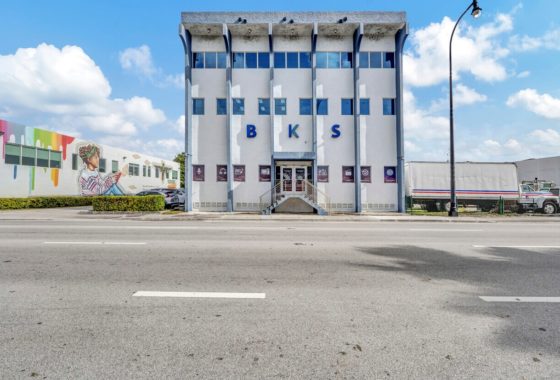 Edificio comercial en venta en Miami Springs