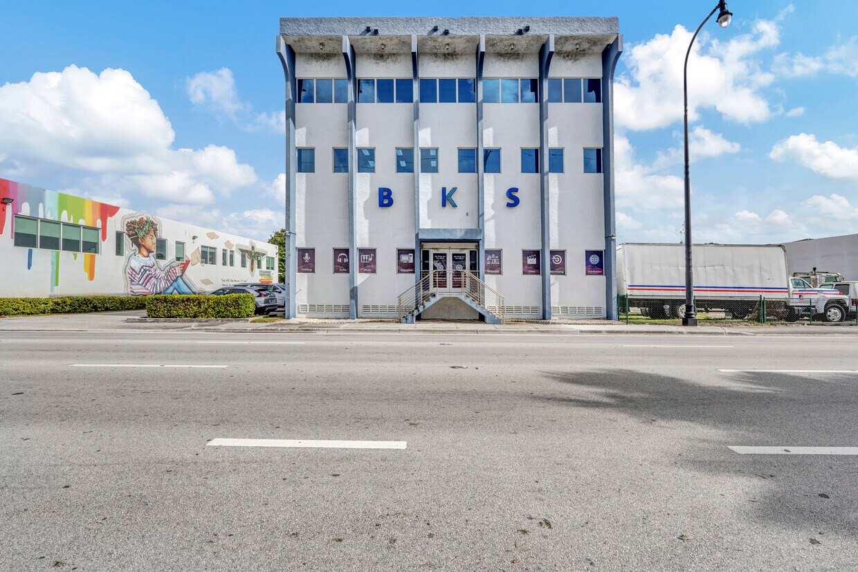 Edificio comercial en venta en Miami Springs Edificio comercial en venta en Miami Springs
